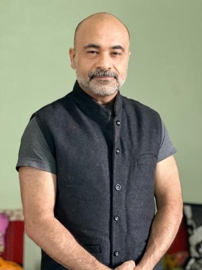 Dr. Naveen batra - Orthopedist