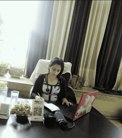 Dr.Pooja Thakur - Dentist