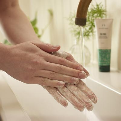 The Body Shop Tea Tree Skin Clearing Foaming Cleanser 150ml - Face Wash & Cleansers