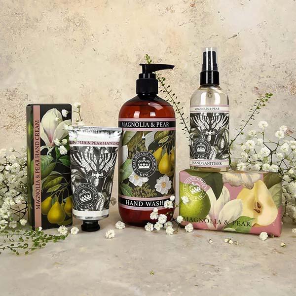 The English Soap Company - Royal Botanic Gardens, Kew - Magnolia And Pear Hand Wash 500 ml - Hand Wash & Soaps
