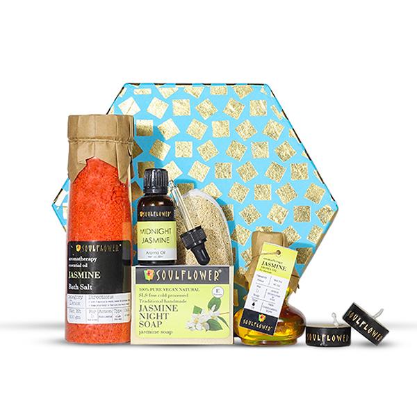 Netmeds | Soulflower Hexagon Bath Set With Jasmine Sop 1N, Jasmine Arome Oil 1N, Jasmine Massage Oil 1N,T- Light Jasmine Aroma Candles 2N Luffa (150gm + 30ml + 90ml)