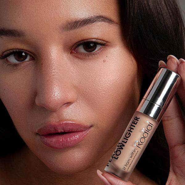 Rodial Peach Lowlighter - Silky, Non-Shimmer Correcting and Highlighting Concealer Infused Caffeine 5.5 ml - Concealer