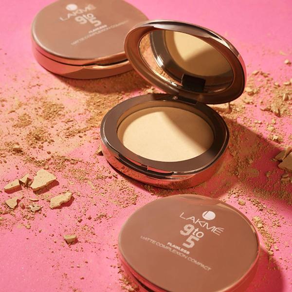Lakme 9to5 Powerplay Matte Compact, Oil Control Formula, With Vitamin E, Apricot, 9 gm - Compact Powder