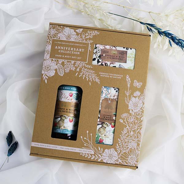 The English Soap Company - Anniversary Jasmine & Wild Strawberry Hand & Body Gift Set 1's - Shower Gels & Body Wash