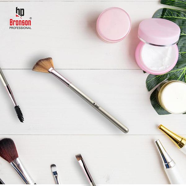 Bronson Professional Classic Angled Fan Brush For Make Up 1's - Face Brush