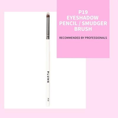 Plume P19 Eyeshadow Pencil or Smudger Brush 1's - Face Brush