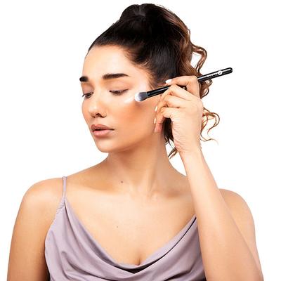 Sugar Cosmetics Blend Trend Face Brush - 006 Highlighter 1's - Highlighters & Illuminators