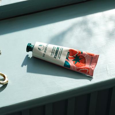 The Body Shop Hand Cream Strawberry A0X 30 ml - Hand Creams