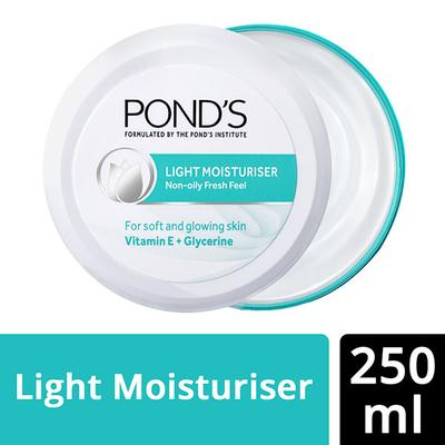 Pond's Light Moisturiser 250 ml - Face Moisturizers