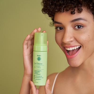 Indulgeo Essentials Sal Cleanse - Salicylic Acid Foaming Face Wash 150 ml - Face Washes