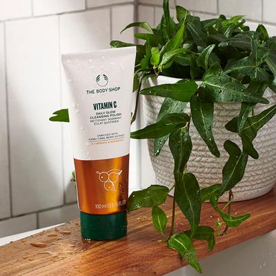 The Body Shop Vitamin C Glow Cleansing Polish 100ml - Face Wash & Cleansers