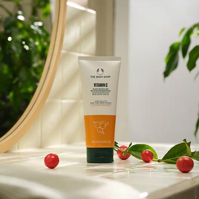 The Body Shop Vitamin C Glow Reveling Microdermabrasion 100ml - Face Wash & Cleansers