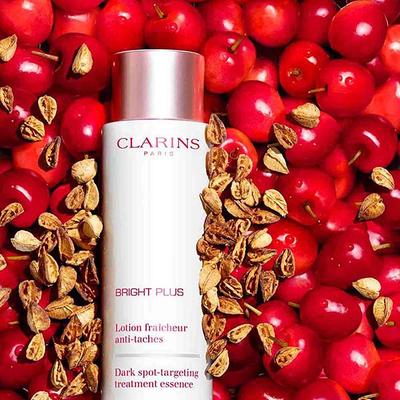 Clarins Bright Plus Treatment Essence 200 ml - Masks & Peels