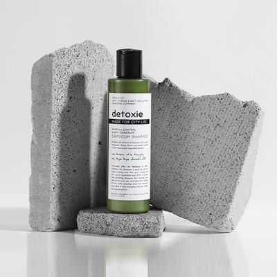 Detoxie Anti-Dandruff and Flake Relief Capsicum Shampoo 200 ml - Shampoos