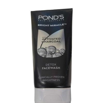 Pond's Bright Miracle Detox Face Wash with Activated Charcoal 150 g - Face Washes