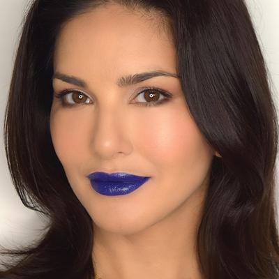 Star Struck By Sunny Leone Lip Kit (Lipstick+Liner) - Sapphire 4.2gm + 1.2gm 2's - Lipsticks