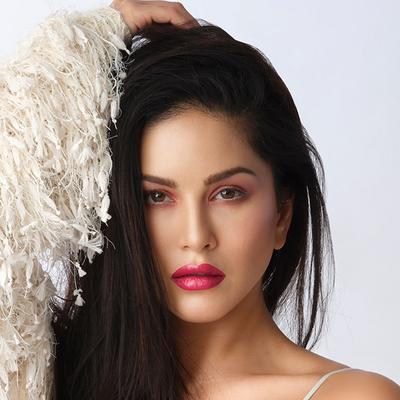 Star Struck by Sunny Leone Intense Matte Lipstick Wild Cherry 4.2 gm - Lipsticks