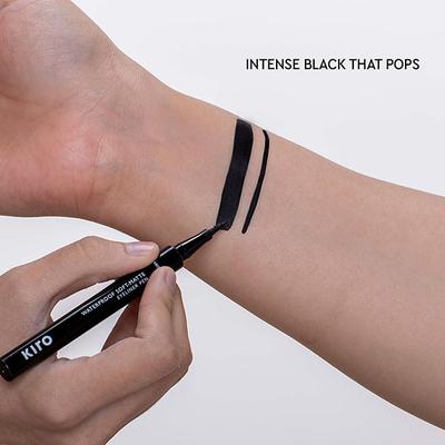 KIRO Liquid Pen Eyeliner Waterproof Soft - Matte Eyeliner Carbon Black 01 1.1 ml - Eyeliners