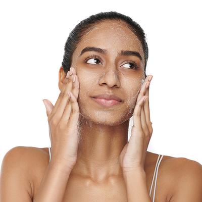 SUGAR Cosmetics Aquaholic Pore Exfoliating Scrub 50 ml - Scrubs & Exfoliants