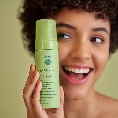 Indulgeo Essentials Sal Cleanse - Salicylic Acid Foaming Face Wash 150 ml - Face Washes