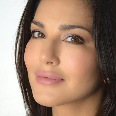Star Struck By Sunny Leone Long Wear Lip Liner - Pink Peony 1.2 gm - Lip Liners
