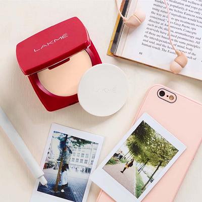 Lakme Forever Matte Compact, Smooth Finish, Lasts for 12 Hrs, Even Toned Look, Pearl, 9 gm - Compact Powder