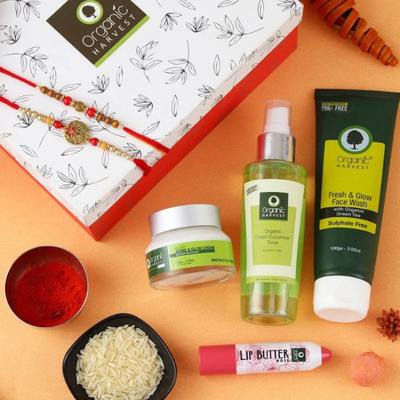 Organic Harvest Fresh & Glow Gift Kit for Women & Girls, Deep Cleanser, Lip Balm 279 gm - Facial Kits