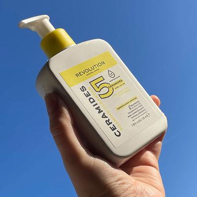 Makeup Revolution Skincare Ceramides Foaming Cleanser 236 ml - Face Wash & Cleansers