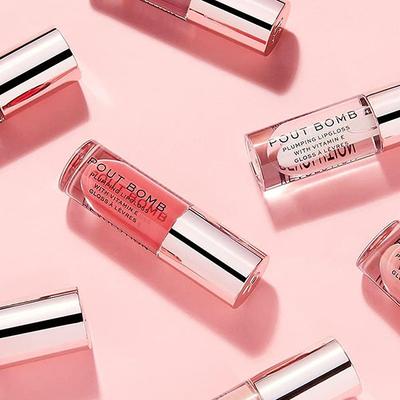 Makeup Revolution Pout Bomb Plumping Gloss Cookie Deep Nude 4.6 ml - Lip Glosses