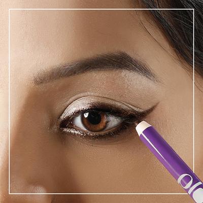Plum NaturStudio All-Day-Wear Kohl Kajal Gemstone Green with FREE SHARPENER 1 gm - Kajal & Kohls