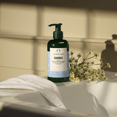 The Body Shop Camomile Jelly One-Step Cleanser 245 ml - Face Wash & Cleansers