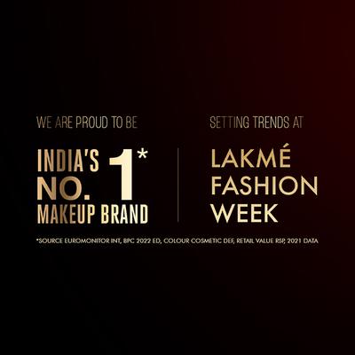 Lakme Absolute Beyond Matte Lip 202 Pinkplum 3.4 gm - Lipsticks