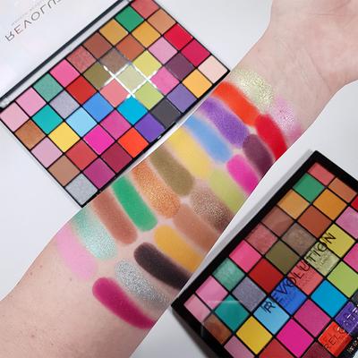 Makeup Revolution Maxi Reloaded Palette Colour Wave 60.75 gm - Eye Shadow Palettes