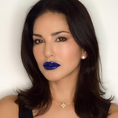 Star Struck By Sunny Leone Liquid Lip Color - Sapphire 5.5 ml - Lip Glosses