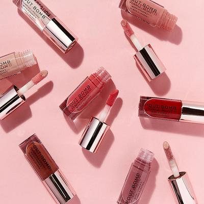 Makeup Revolution Pout Bomb Plumping Gloss Cookie Deep Nude 4.6 ml - Lip Glosses