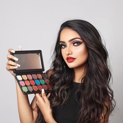 Europe Girl 18 Colour Eyeshadow -Glow On 36 gm - Eyeshadow, Bases & Primers