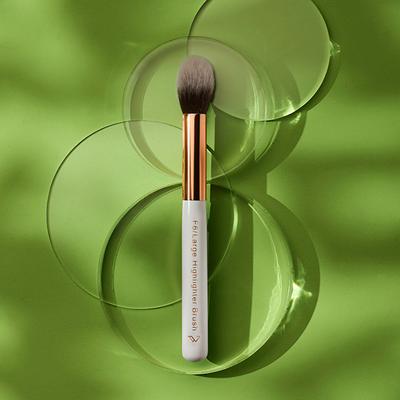 Pigment Play Large Highlighter Brush 1's - Face Brush