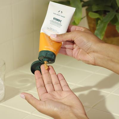 The Body Shop Vitamin C Glow Reveling Microdermabrasion 100ml - Face Wash & Cleansers