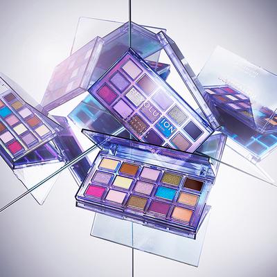 Makeup Revolution Reflective Eyeshadow Palette - Ultra Violet 11.25 gm - Face Palettes