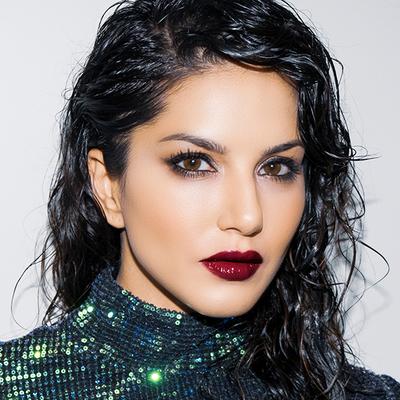 Star Struck by Sunny Leone Liquid Lip Color Midnight Twinkle 5.5 ml - Liquid Lipsticks