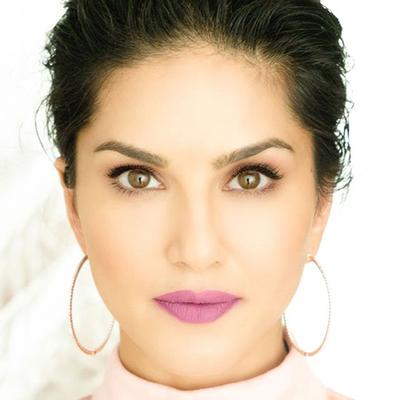Star Struck by Sunny Leone Intense Matte Lipstick Purple Taffy 4.2 gm - Lipsticks