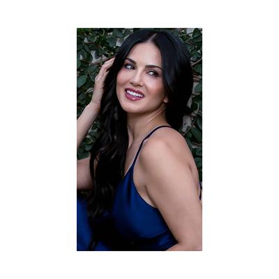 Star Struck by Sunny Leone Liquid Lip Color Sugar Plum 5.5 ml - Liquid Lipsticks