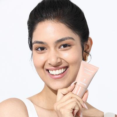 Mamaearth Glow Serum Foundation Mini Tube with Vitamin C & Turmeric for 12-Hour Long Stay- 03 Nude Glow 12-Hour Long Stay, 2X Instant Glow 18 ml - Foundation