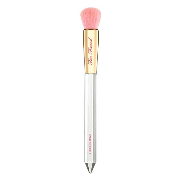 Too Faced Mr. Perfect Foundation Brush 1's