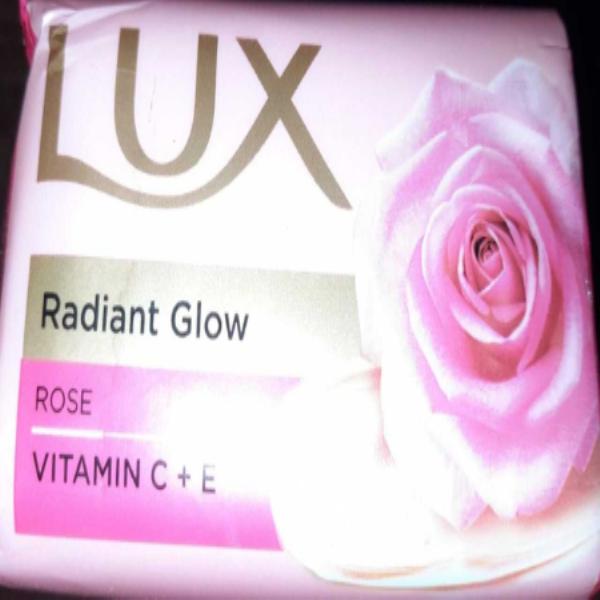 Lux Radiant Glow Vitamin C + E Soap - Rose (Pack of 3 x 100 gm) + Free Soap 100 gm - Soaps