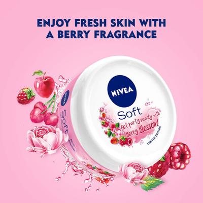 Nivea Soft Light Moisturiser - Berry Blossom 200 ml - Lotions & Creams