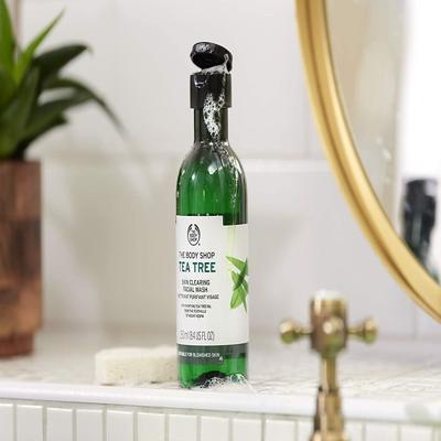 The Body Shop Tea Tree Skin Clearing Facial Wash 250ml - Face Washes