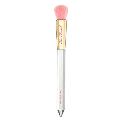 Too Faced Diamond Brush 100 gm - Face Brush